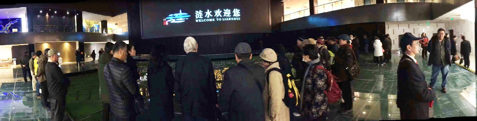 1487222177383091W9l9.jpg 8 漣水規(guī)劃館人頭涌動,外來客商來館參觀考察.jpg